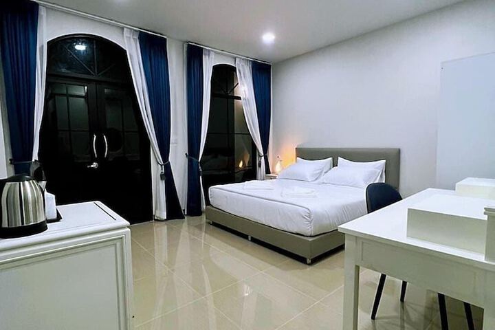 Room 3 of 49