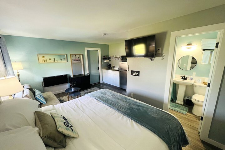 Room 5 of 100