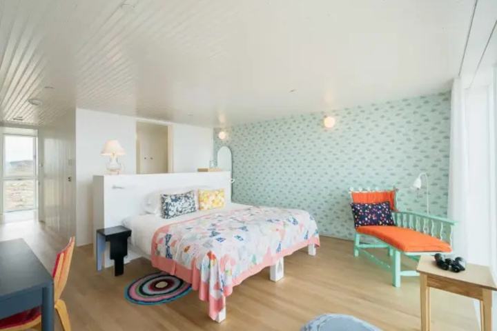 Room 4 of 10