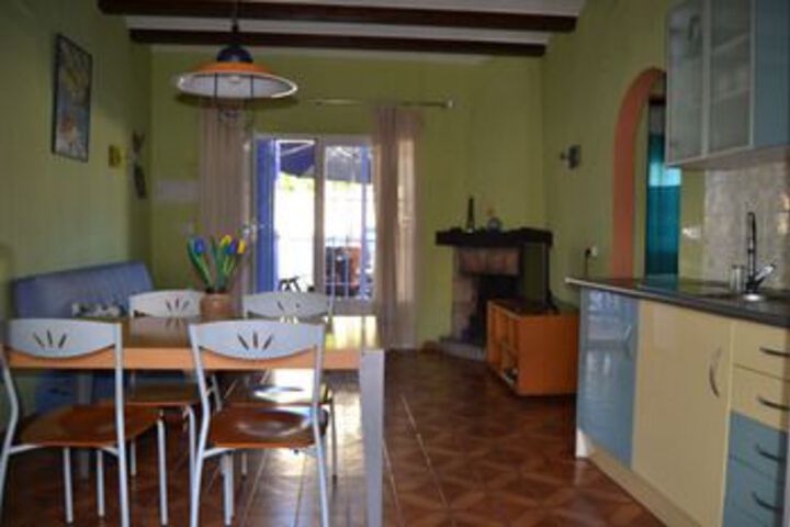 Room 6 of 9
