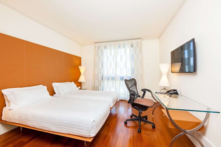 Room 16 of 53
