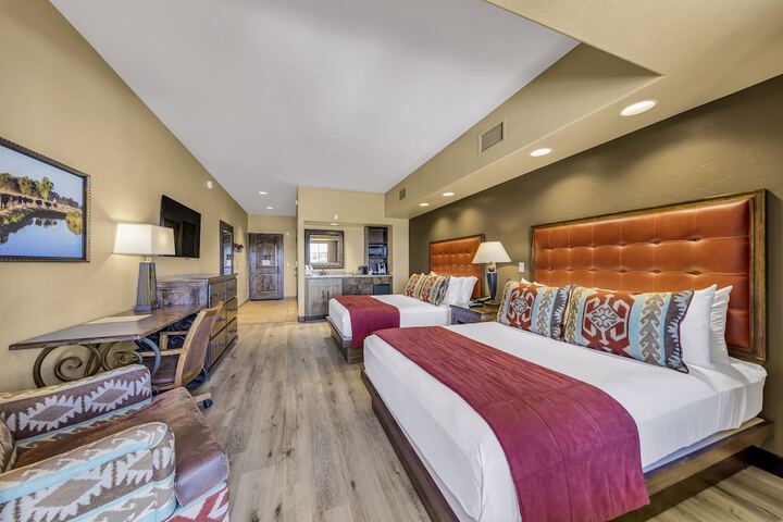 2 Queen Beds (1 of 4)