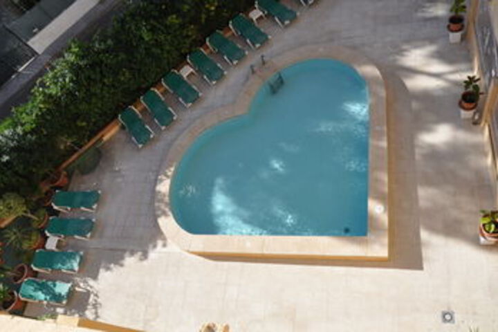 Pool 22 of 28