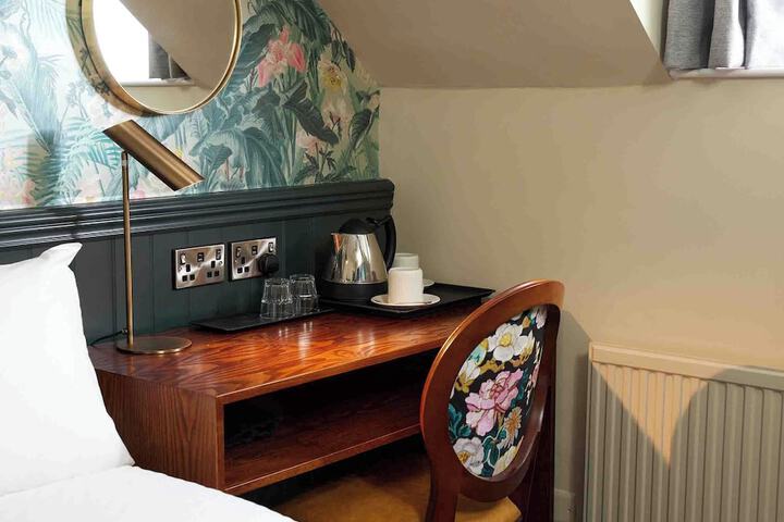 Room 8 of 37