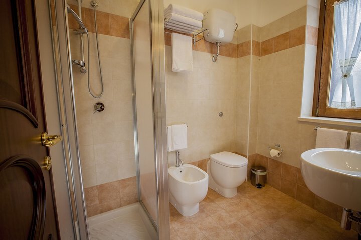 Room 20 of 34