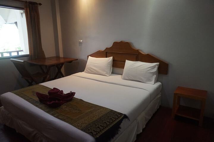 Room 6 of 28