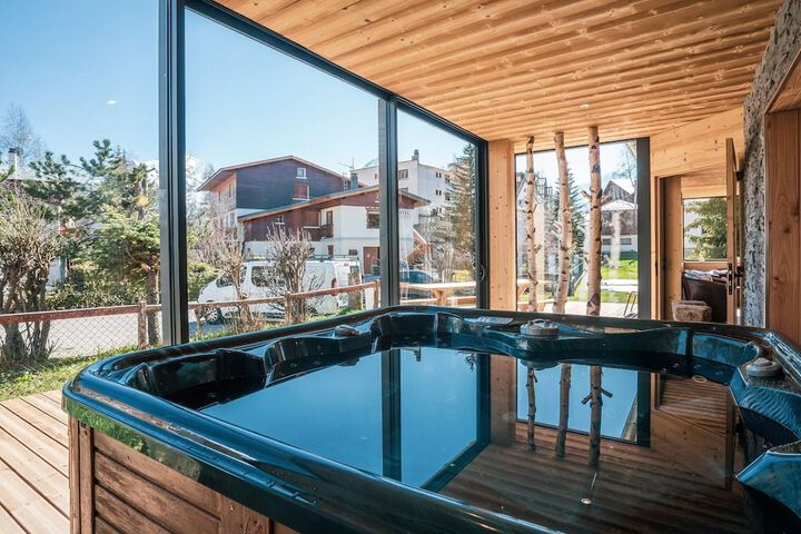 Pool 10 of 43