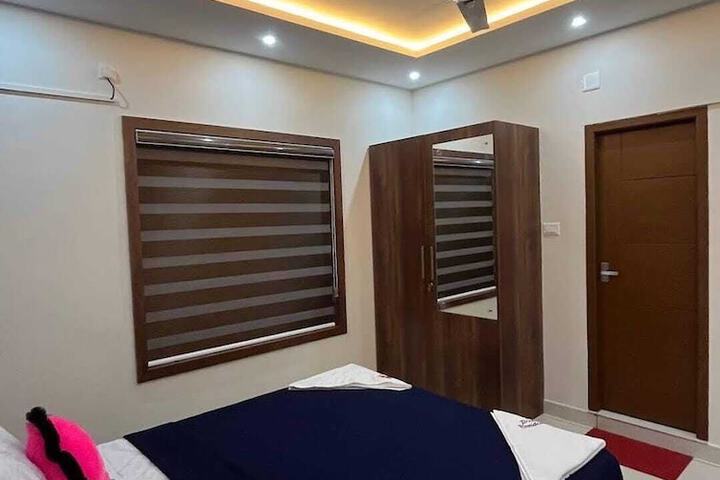 Room 5 of 20