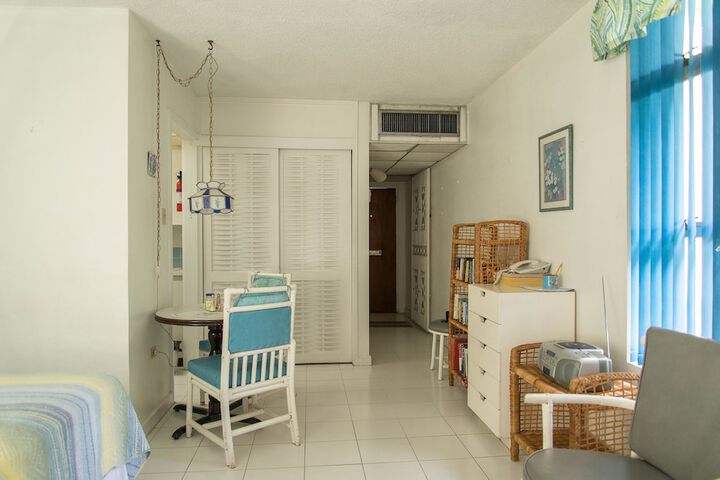 Room 4 of 18