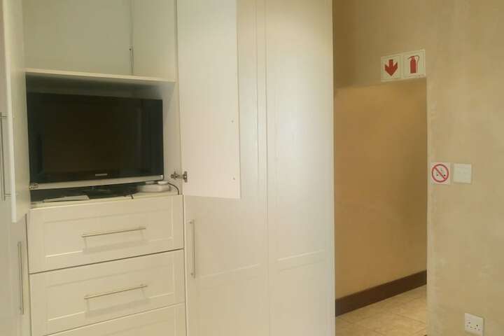 Room 3 of 86