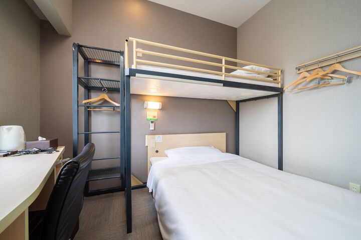 Room 11 of 24