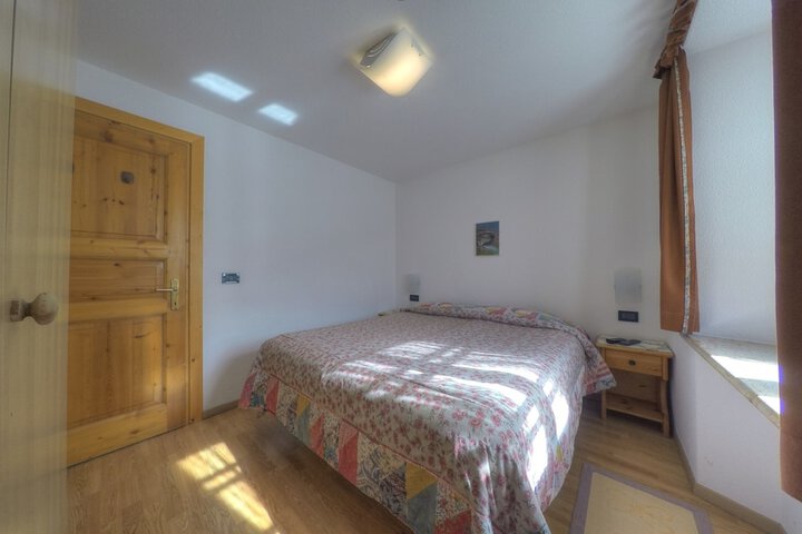 Room 33 of 63