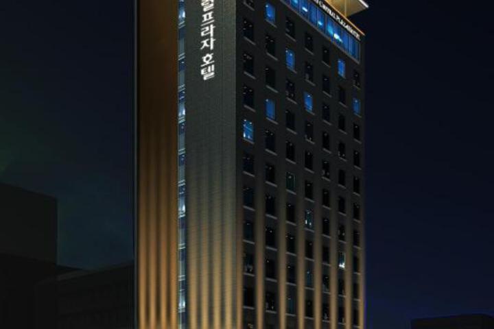 Central Plaza Hotel