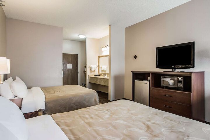 Exterior Queen Bed (3 of 15)