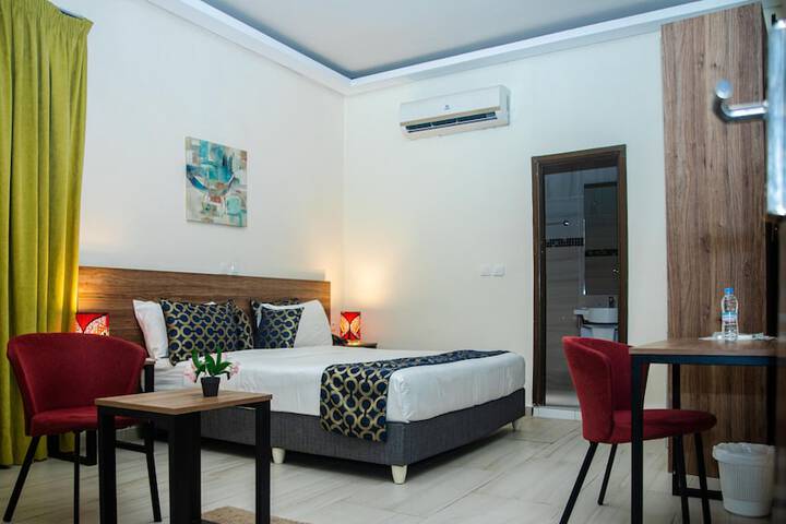 Room 4 of 32