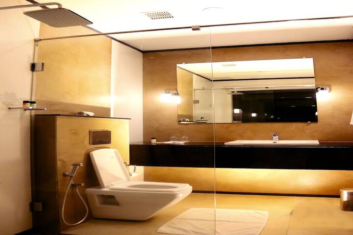 Room 25 of 62