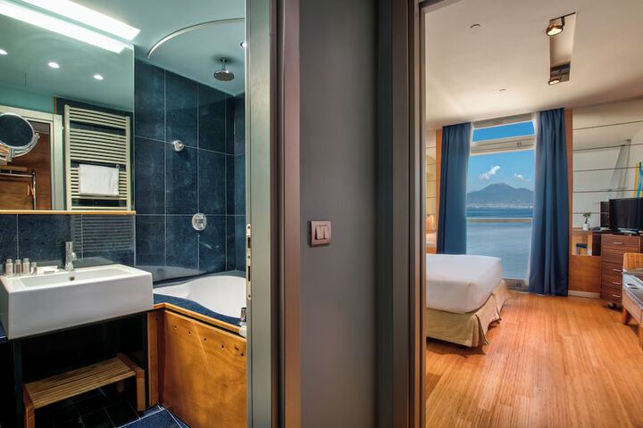 Room 14 of 73