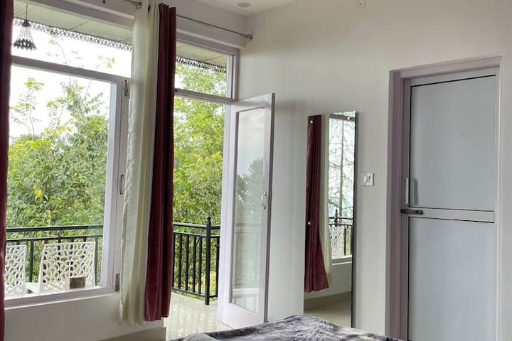 Room 8 of 34
