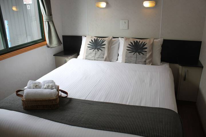 Room 7 of 27