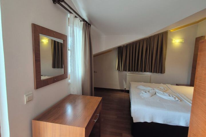 Room 5 of 30