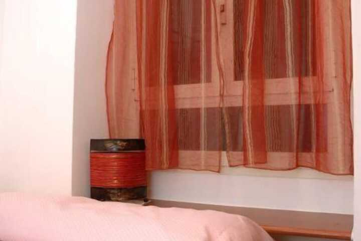 Room 15 of 33