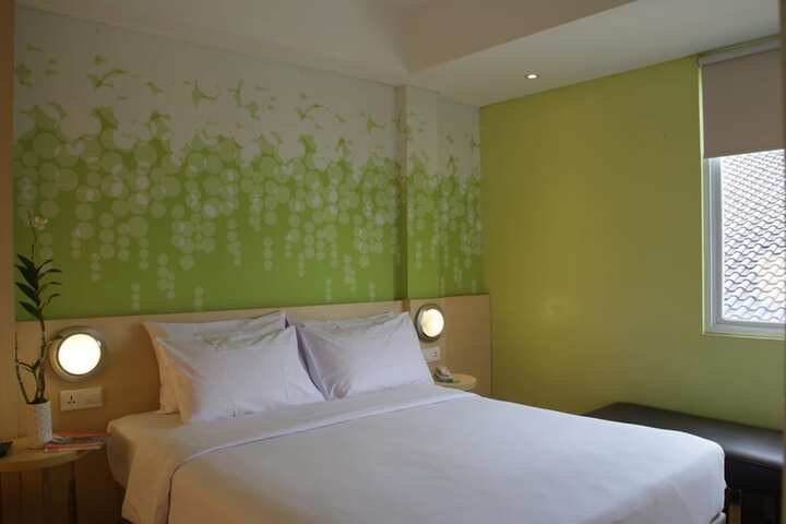Room 12 of 32