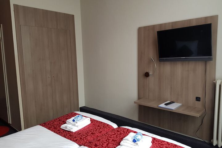 Room 6 of 64