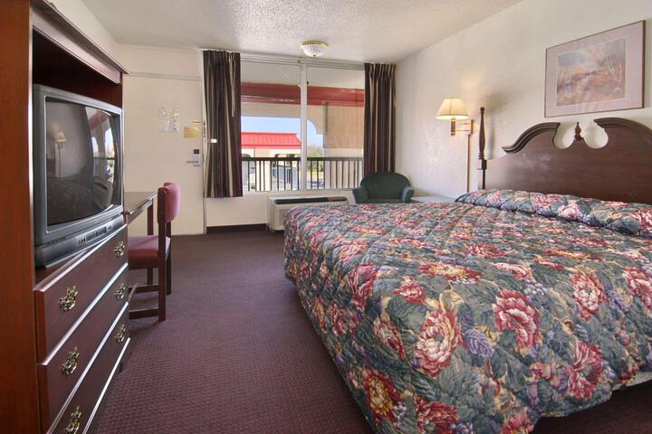 1 King Bed (2 of 6)