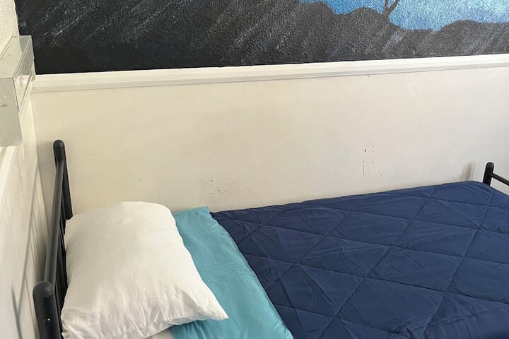 Room 9 of 35