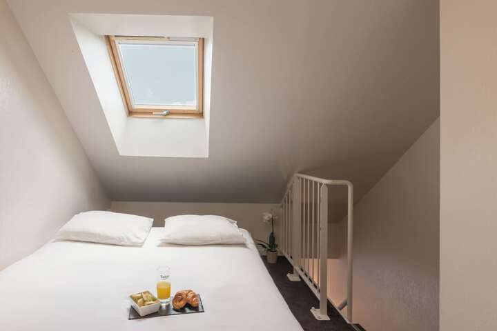 Room 11 of 30