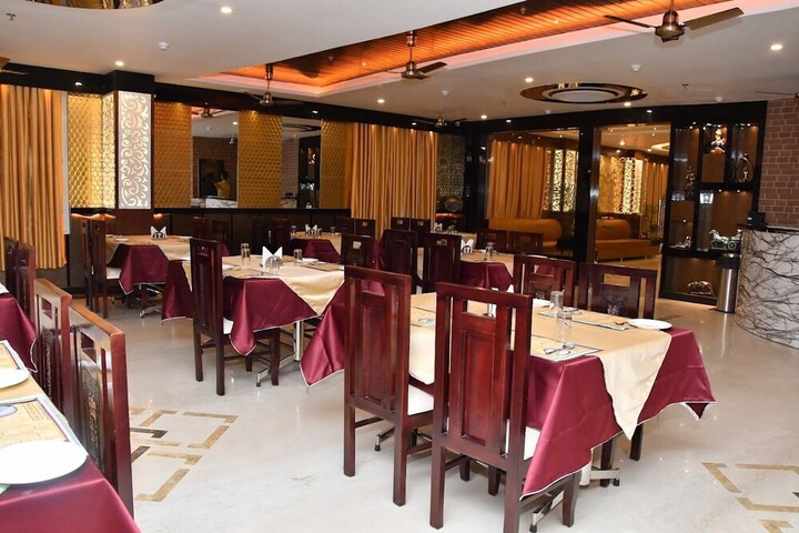Dining 6 of 9