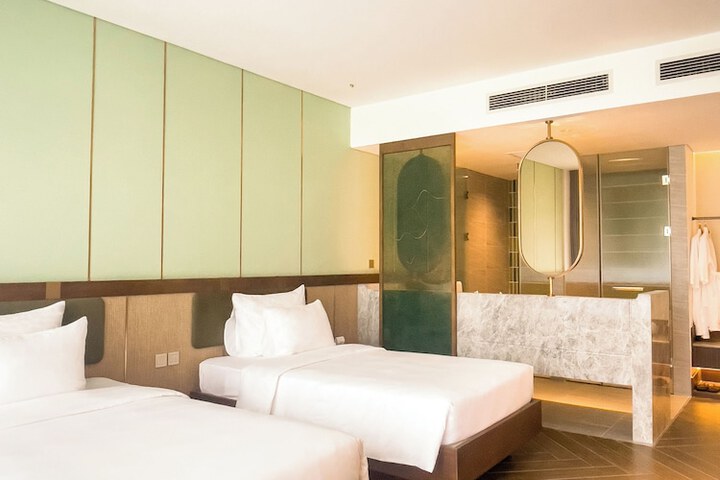 Room 16 of 94