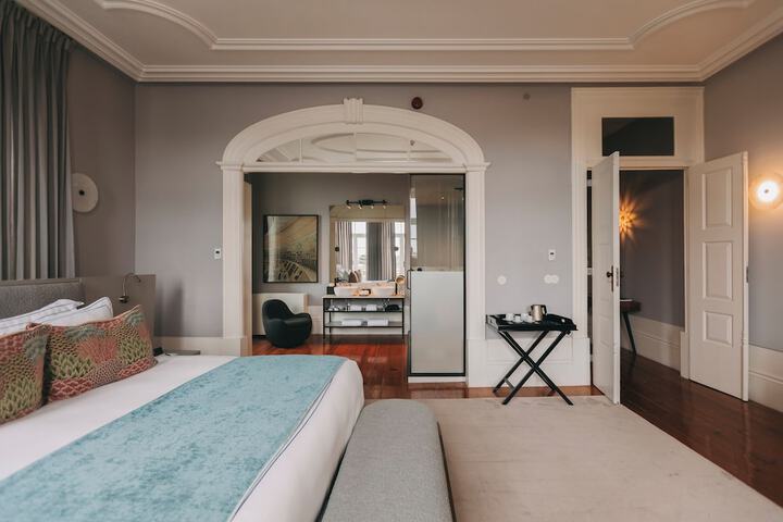 Room 43 of 147