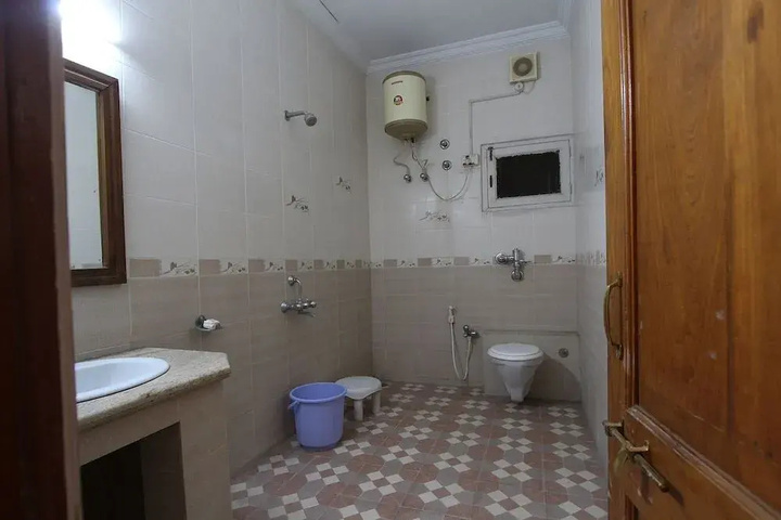 Room 9 of 14