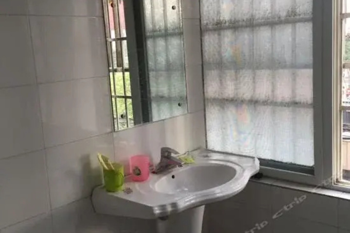 Room 2 of 2