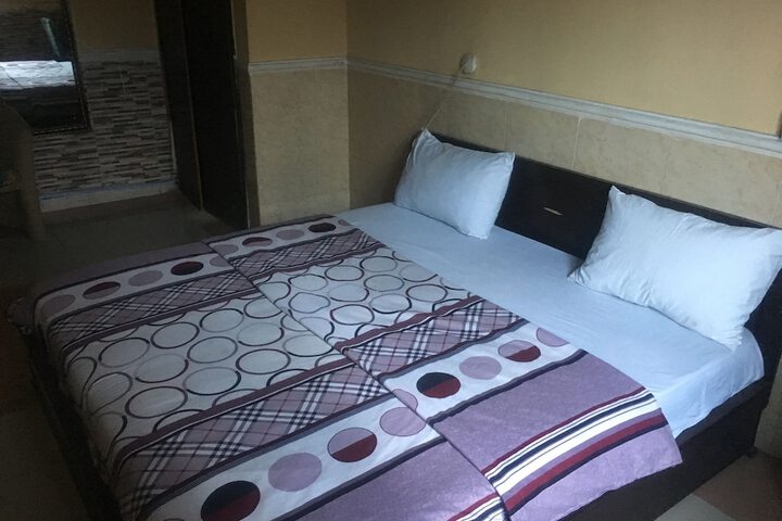 Room 4 of 37