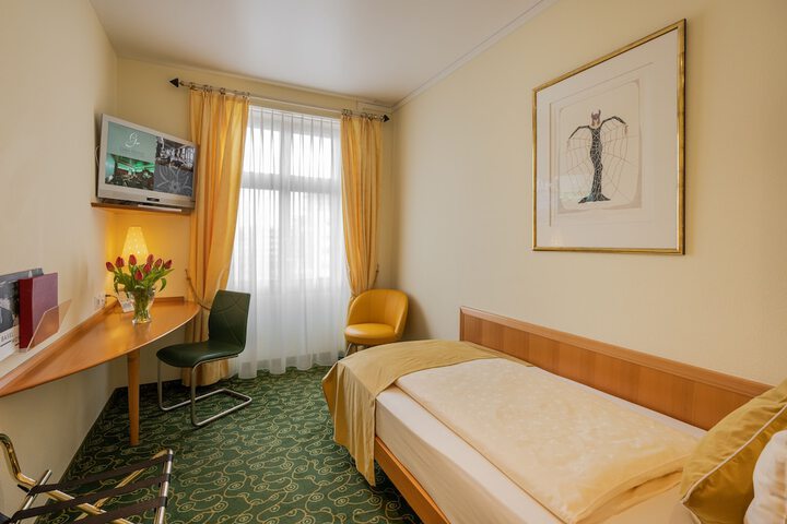 Room 34 of 132