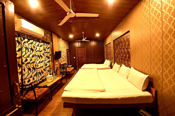 Room 47 of 77