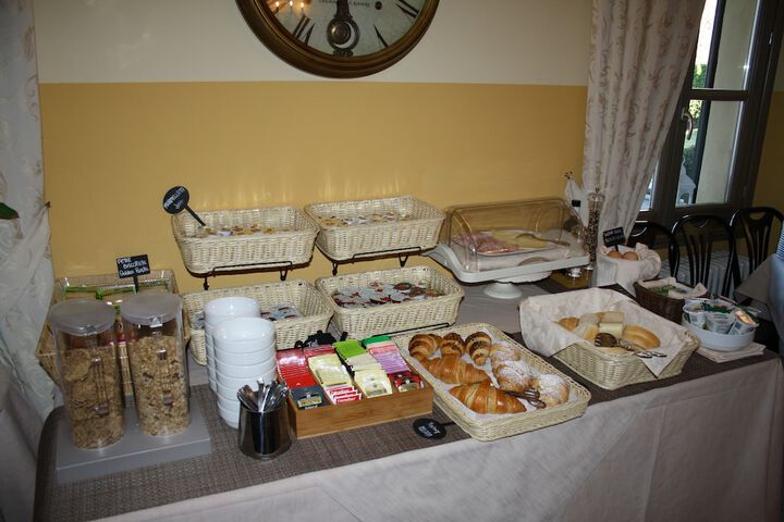 Dining 60 of 92