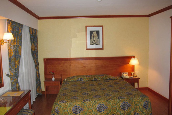 Room 8 of 37