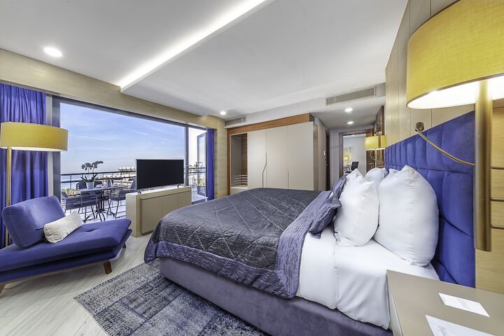 Room 16 of 32