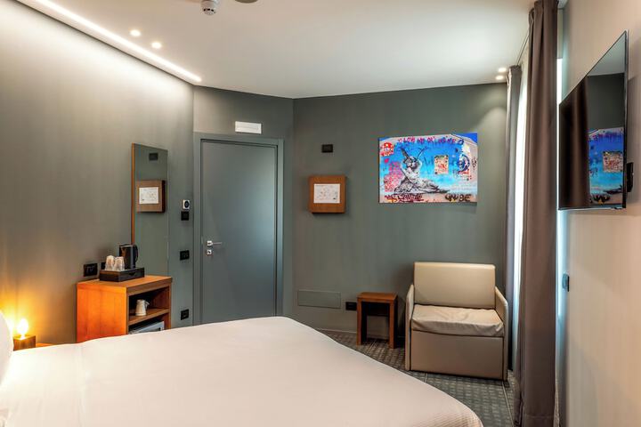 Room 14 of 25