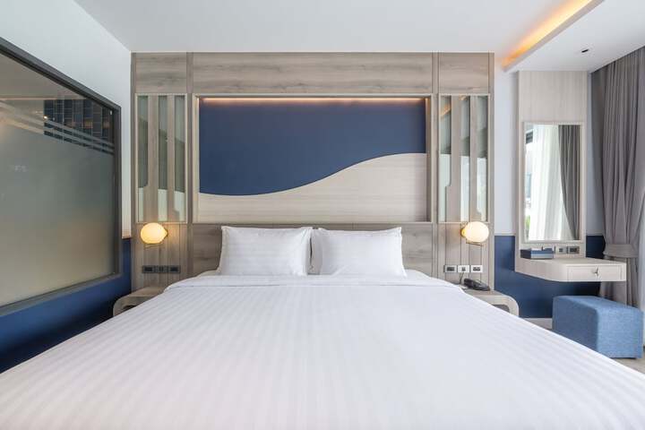 Room 11 of 80