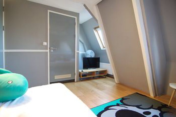 Room 13 of 42
