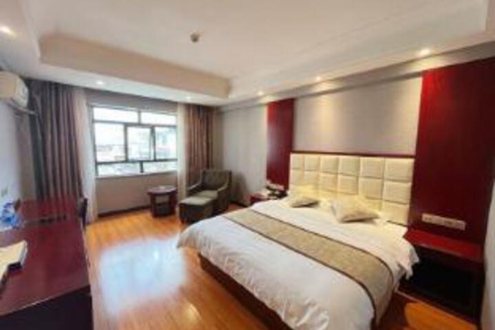 Room 8 of 10