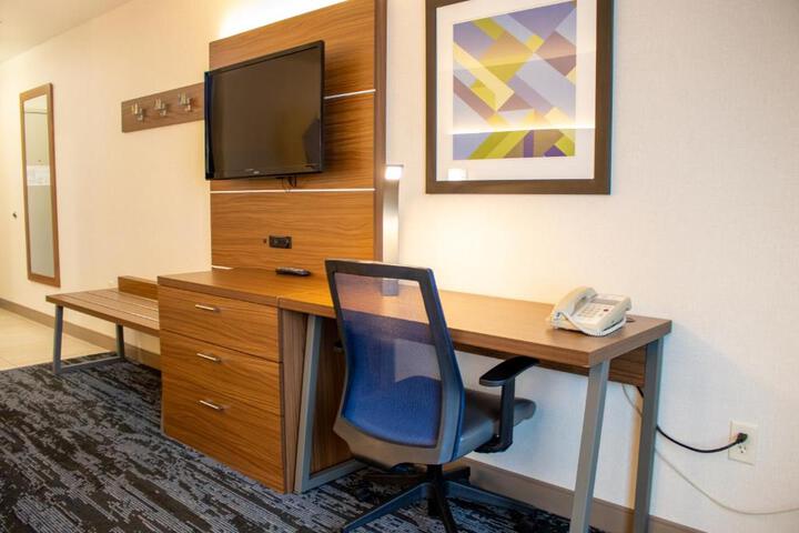 2 Queen Beds Wheelchair Accessible (5 of 6)
