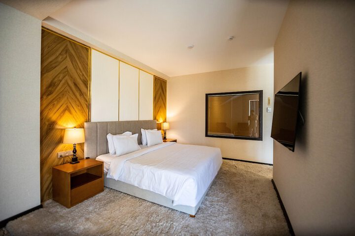 Room 16 of 83