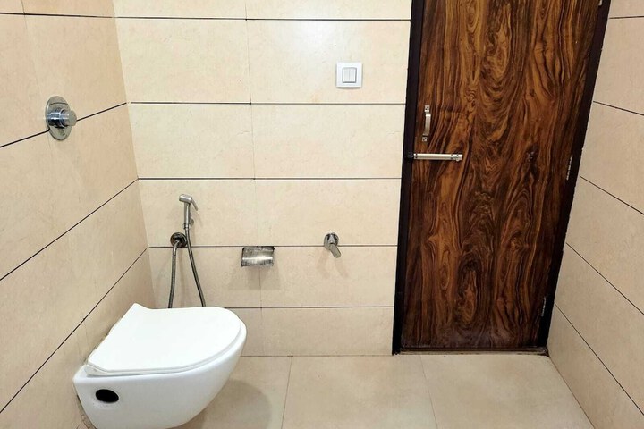 Room 53 of 64