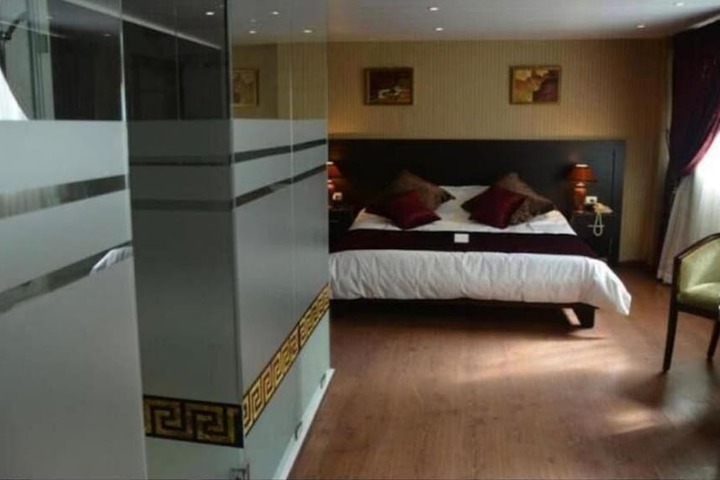 Room 9 of 54