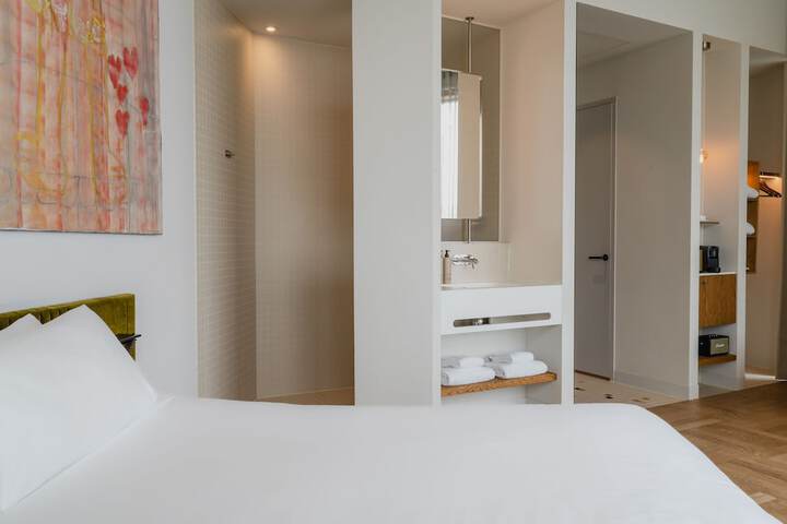 Room 7 of 115